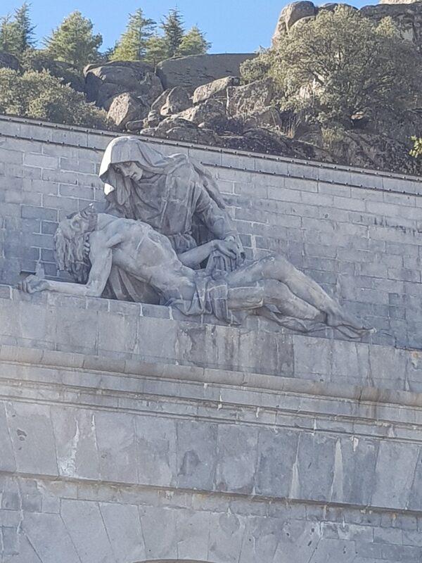 christ-of-the-fallen-statue