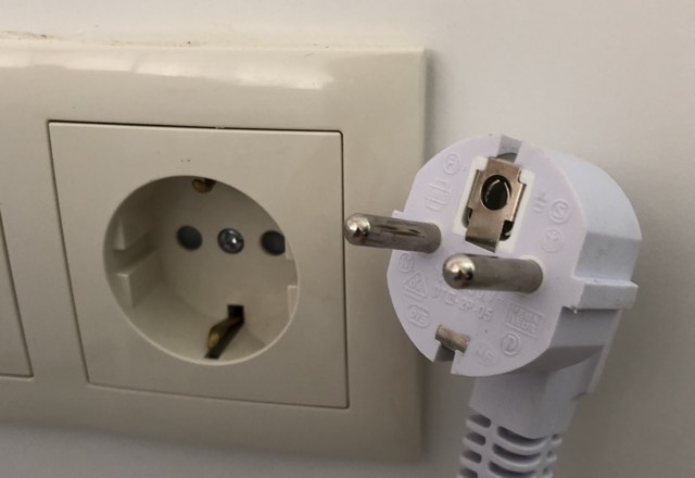 what type of sockets in spain